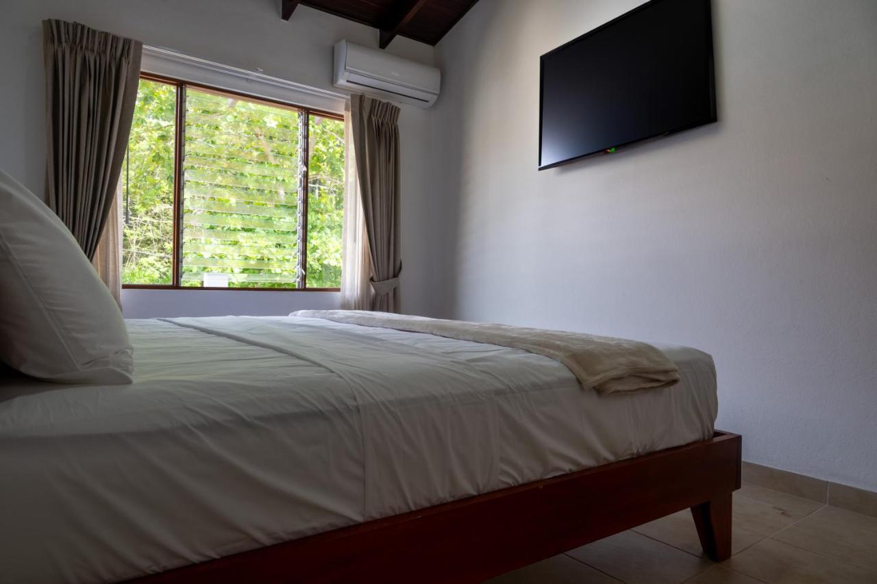 Fuego Del Sol Beachfront Hotel 자코 외부 사진