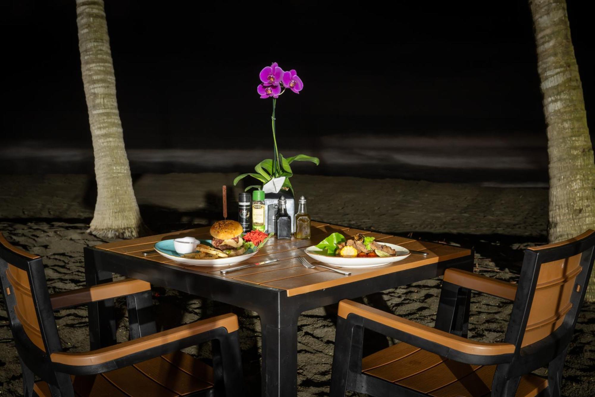 Fuego Del Sol Beachfront Hotel 자코 외부 사진
